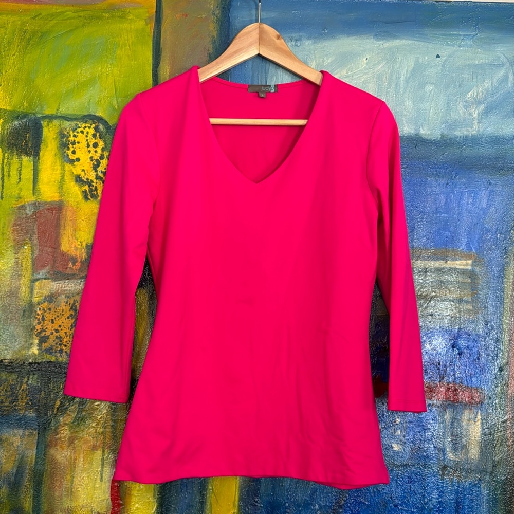 Judy P fuchsia v-neck 3/4 sleeved top size small